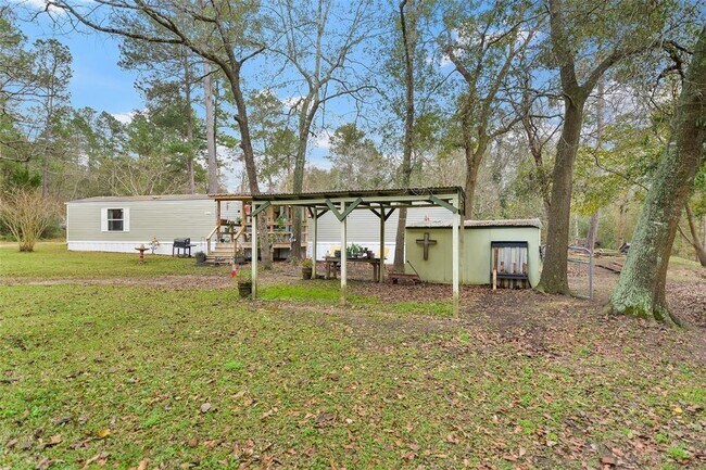 Building Photo - 8916 Lakeside Dr