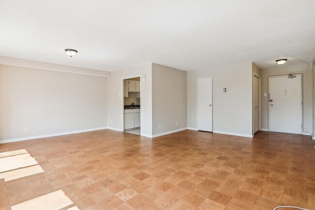 Building Photo - Spacious 1br/1bth Condo minutes from Downtown Silver Spring!