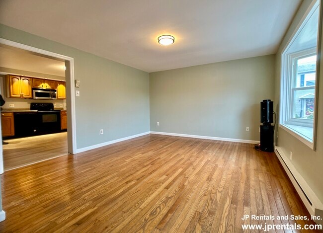 Building Photo - 638 Canterbury St