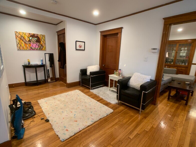 Building Photo - 120 Nonantum St