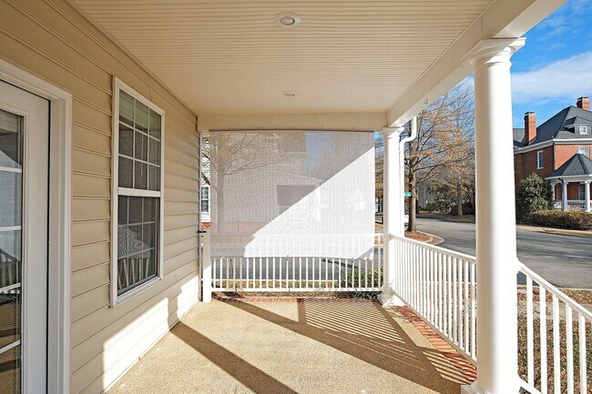 Building Photo - Updated End-Unit Townhome in Crozet