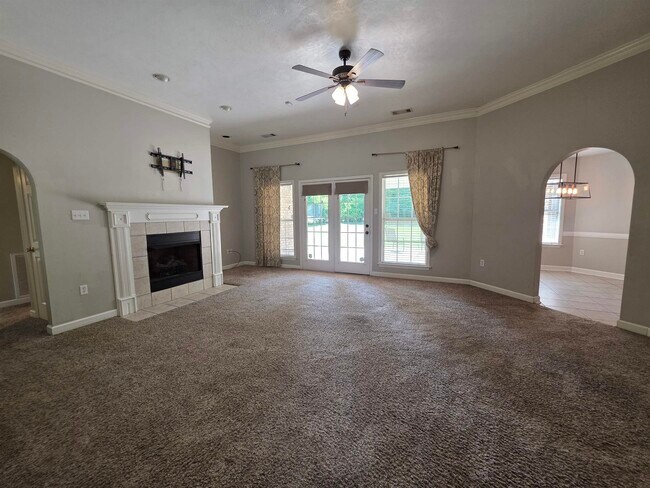 Building Photo - 995 Williamsburg Dr