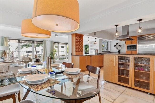 Building Photo - 1361 NE 104th St