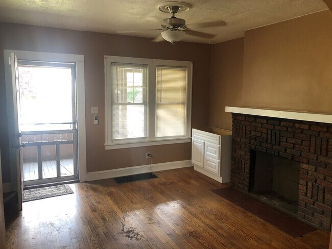 Building Photo - 916 16th St NW