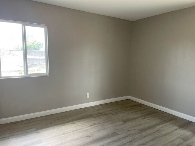 Building Photo - Recently Upgraded Two Bedroom One Bathroom...