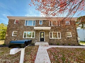 Building Photo - 13 Anthony Ln