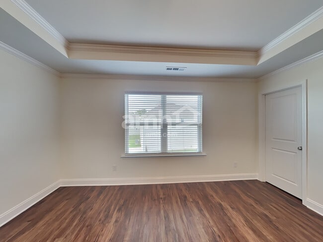 Building Photo - 5228 Valor Dr