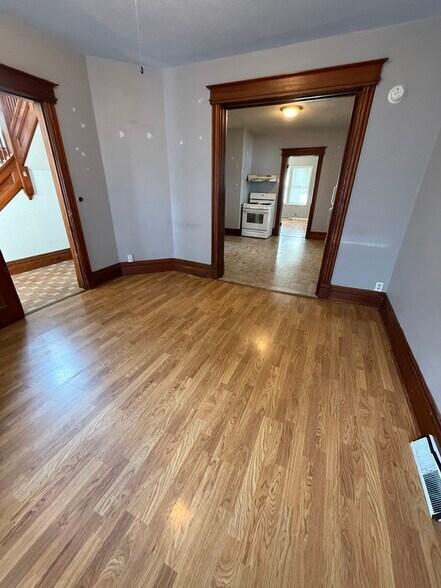 Building Photo - 2566 Hoard St