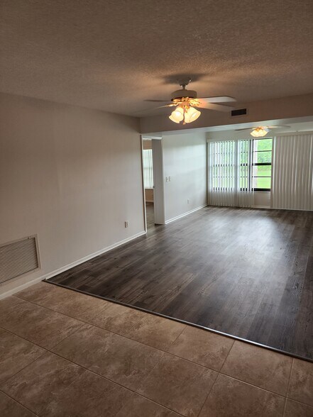 Building Photo - 28 Plantation Dr