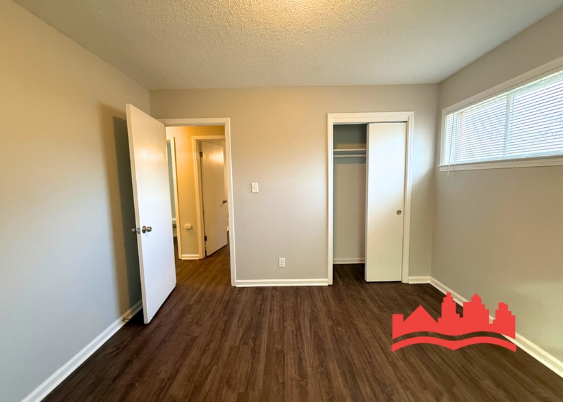 Building Photo - 4134 Parkchester Ave