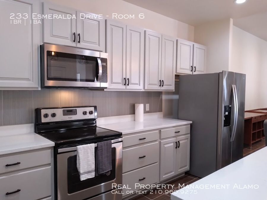Building Photo - 233 Esmeralda Dr