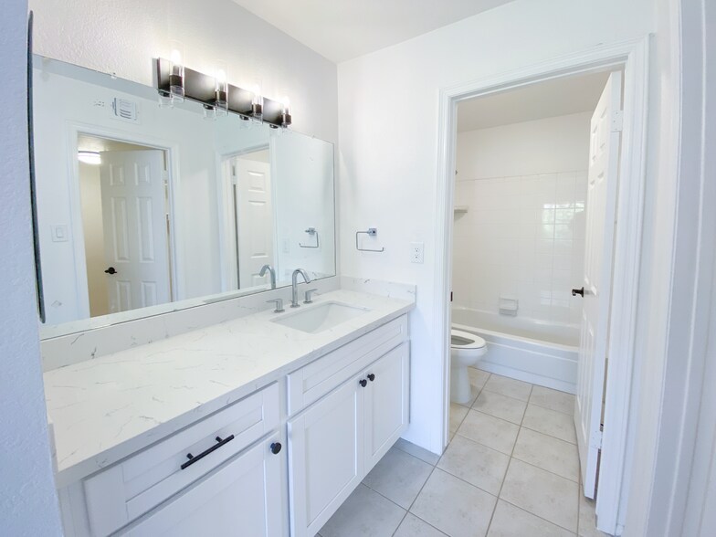 Building Photo - 5950 N 78th St