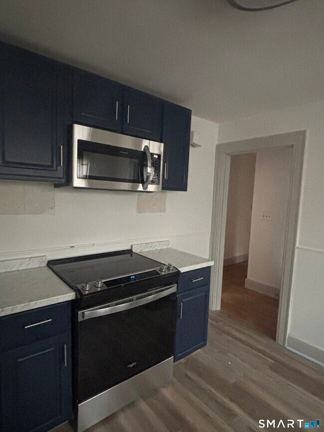 Building Photo - 40 Rogers St