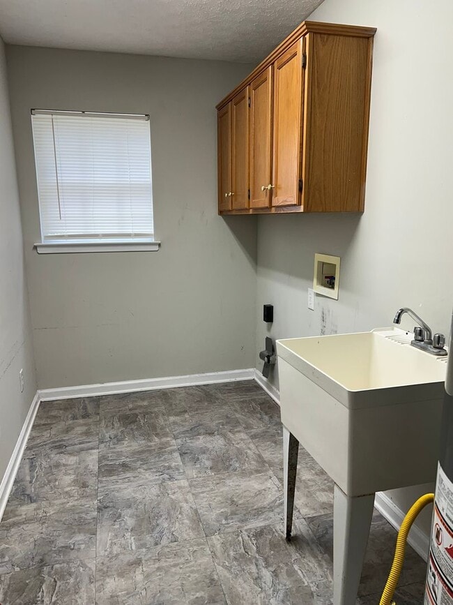 Building Photo - Home for Rent in Montgomery
