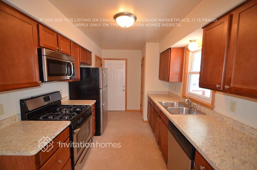 Primary Photo - 5900 Aquila Ave N