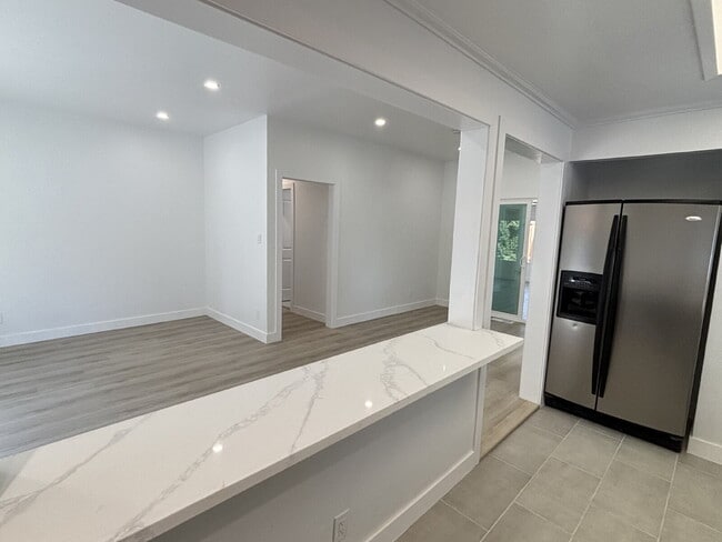 Building Photo - "Stunning Newly Remodeled 3-Bed Oasis with...
