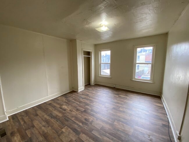 Building Photo - 229 Franklin Way