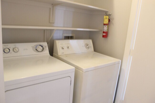 Building Photo - 2 BEDROOM 2 BATH CONDO IN NORTH LAS VEGAS