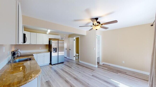 Building Photo - 5561 Dunbar Ct
