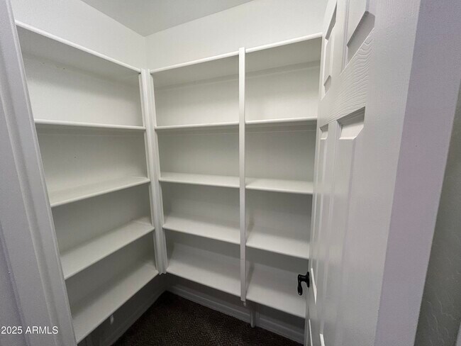 Building Photo - 25930 N Thornhill Dr