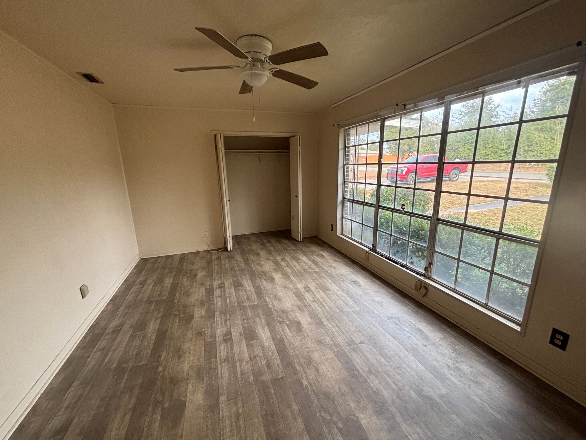 Building Photo - 929 Cypress Ave