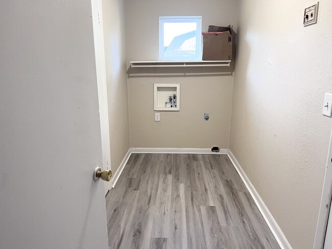 Building Photo - 105 Thistledown Trail