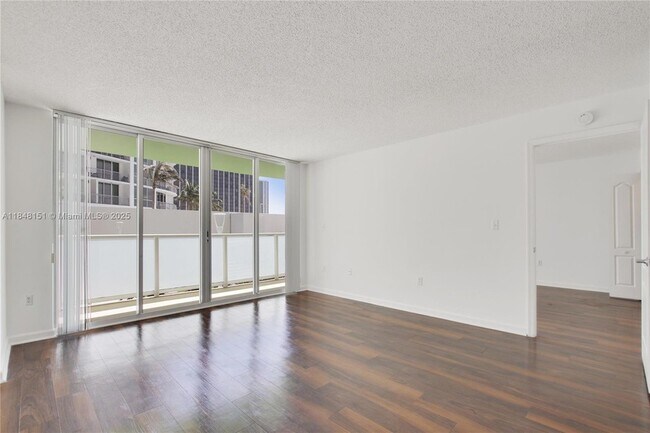 Building Photo - 1756 N Bayshore Dr