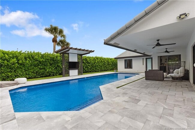 Building Photo - 5143 Deerhurst Crescent Cir