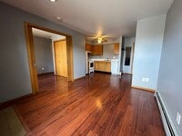 Building Photo - Charming Mapleton Ave. 1 Bed/1 Bath Condo - Available August 3rd!