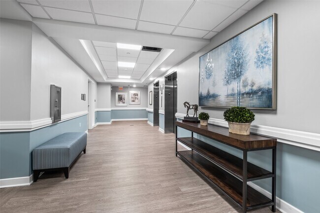 Building Photo - 1009 E Dublin Granville Rd