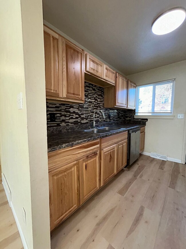 Building Photo - Pet-friendly 2-Bedroom in North Boulder