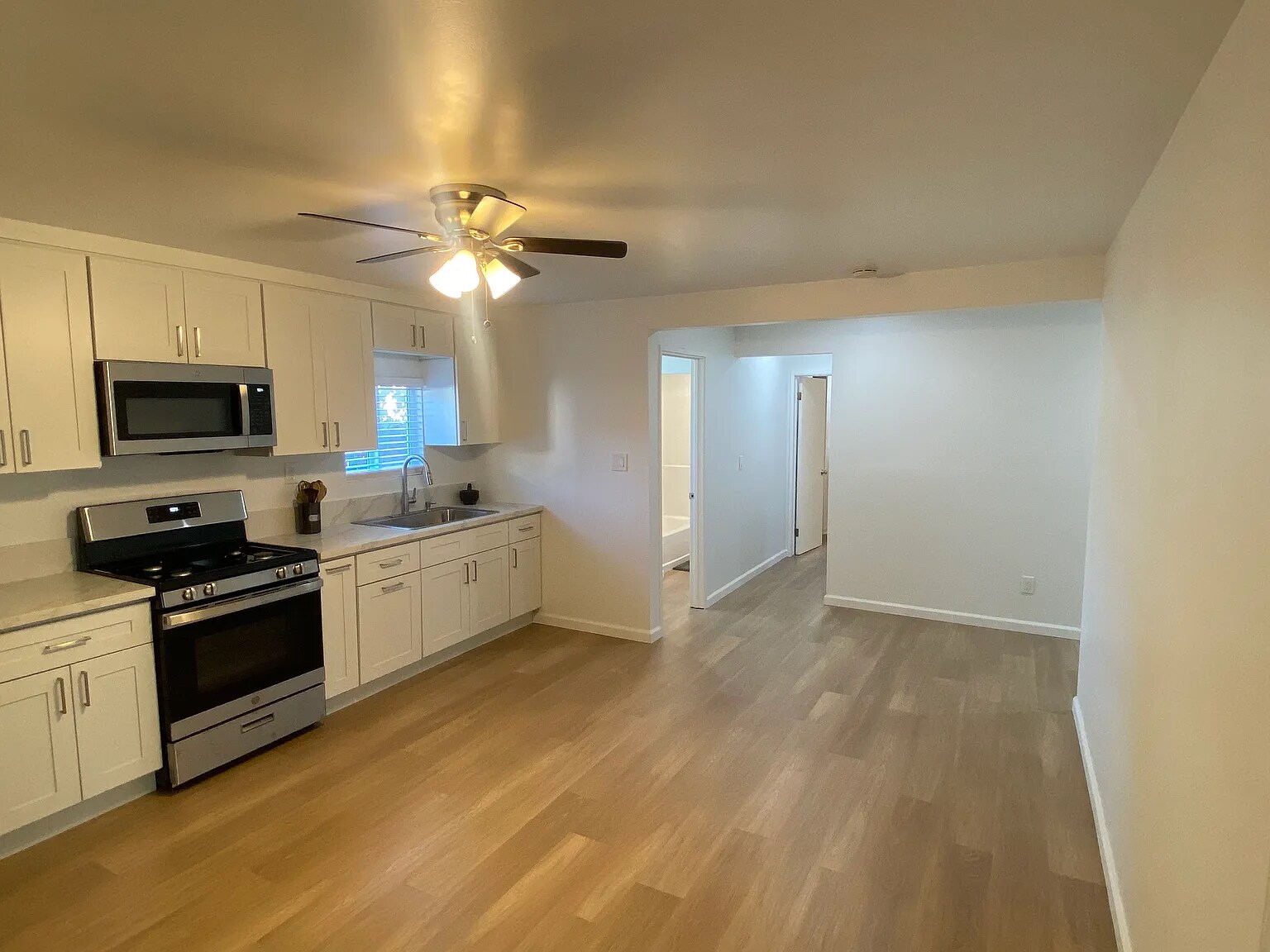 Building Photo - 11921 Hayford St