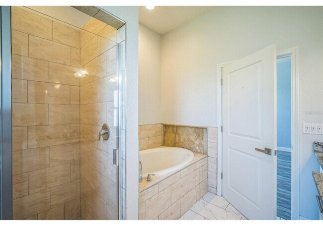 Building Photo - 10517 Camelia Dr