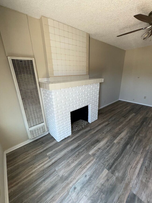 Building Photo - $1,895- ALL UTILITIES INCLUDED- BEAUTIFUL ...