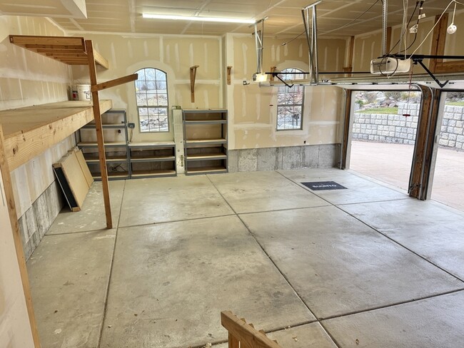 Building Photo - 14328 S Log Home Ln