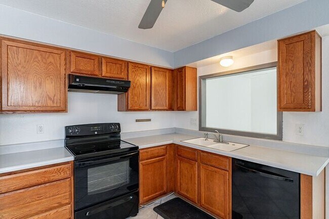 Building Photo - 2434 N Palo Hacha Dr