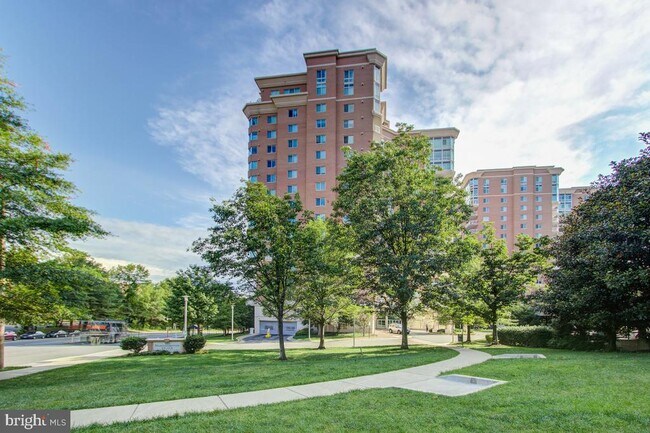 Building Photo - 3101 N Hampton Dr