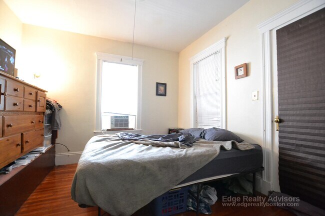 Building Photo - 52 Langley Rd