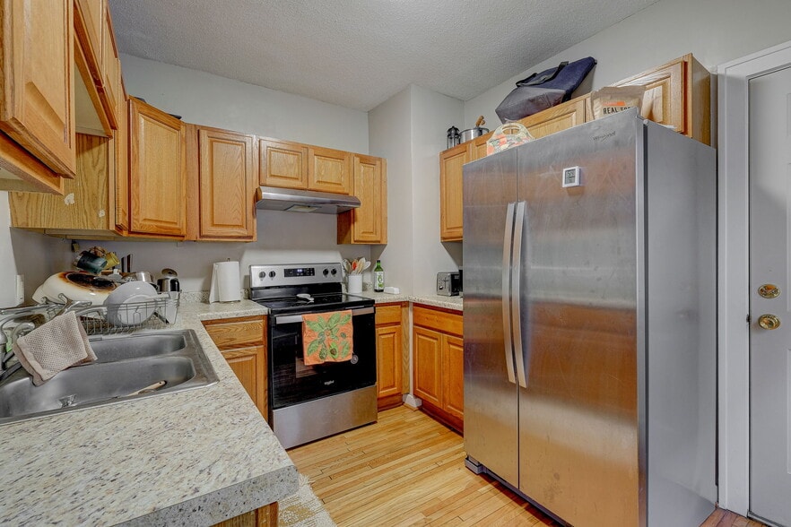 Building Photo - 832 Dayton Ave