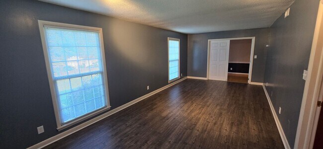 Building Photo - Classic Brick Ranch in Pfafftown