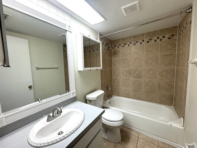 Building Photo - 5845 La Costa Dr
