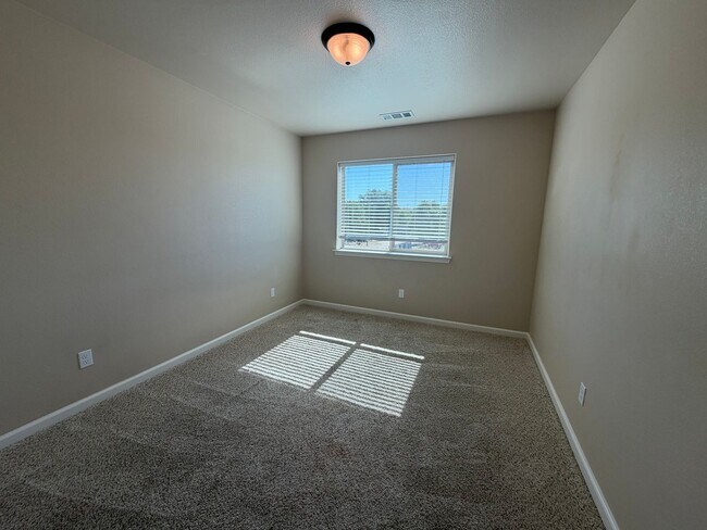 Building Photo - 1194 Velarde Cir