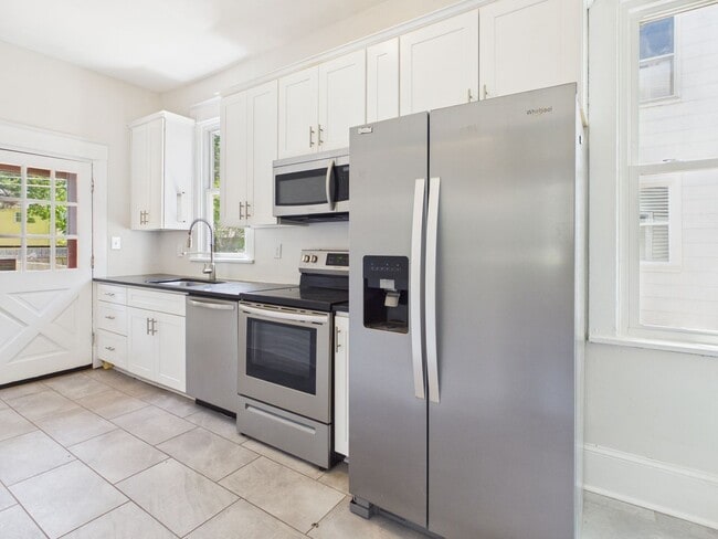 Building Photo - 203 W 33rd St