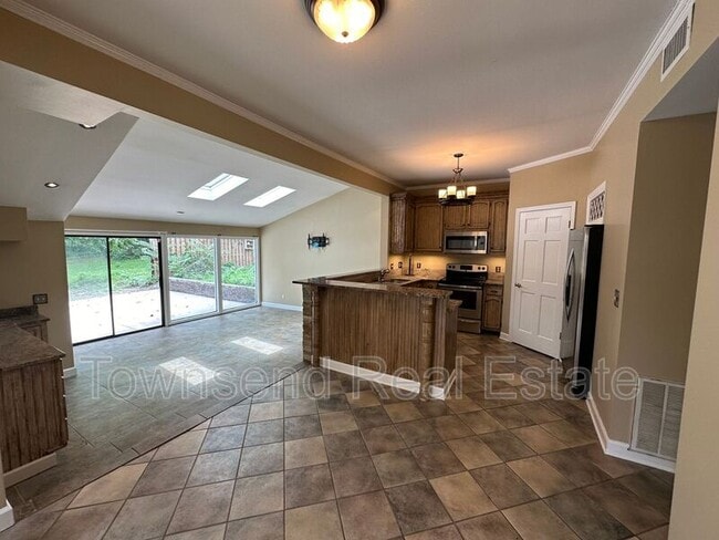 Building Photo - 204 Woodside Ave