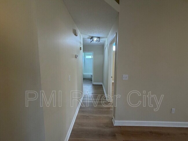 Building Photo - 502 Tidal Wave Ln