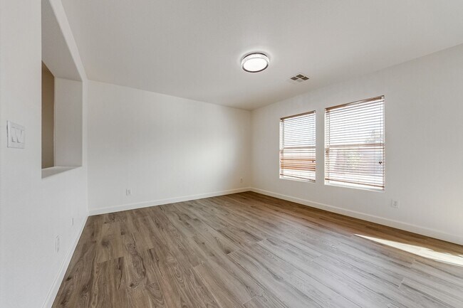 Building Photo - Fully Remodeled & Move-In Ready – Modern Finishes + Huge Loft!