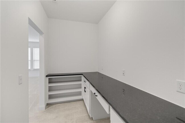 Building Photo - 1600 SW Montrose Ave