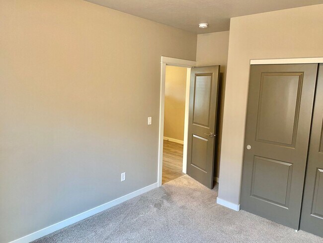 Building Photo - 61357 SE Matthew St