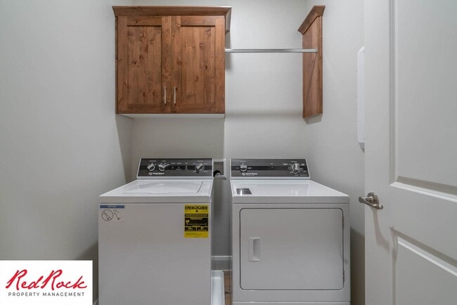 Building Photo - Newer Townhome in Hurricane Heights