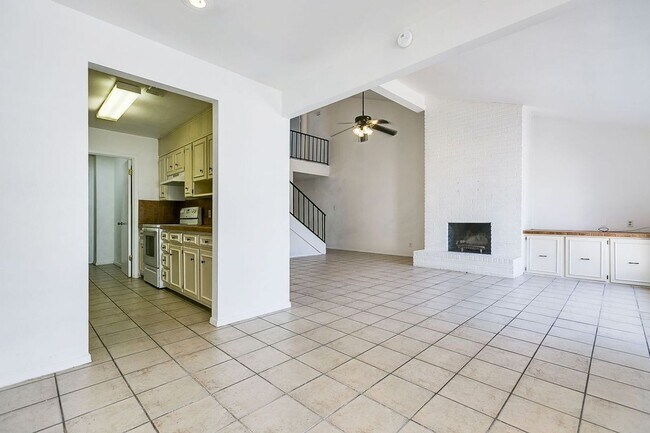 Building Photo - PAY NO SECURITY DEPOSIT! Beautiful Spaciou...